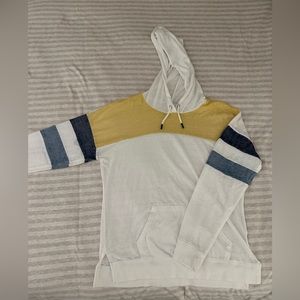 Lightweight shirt with hood